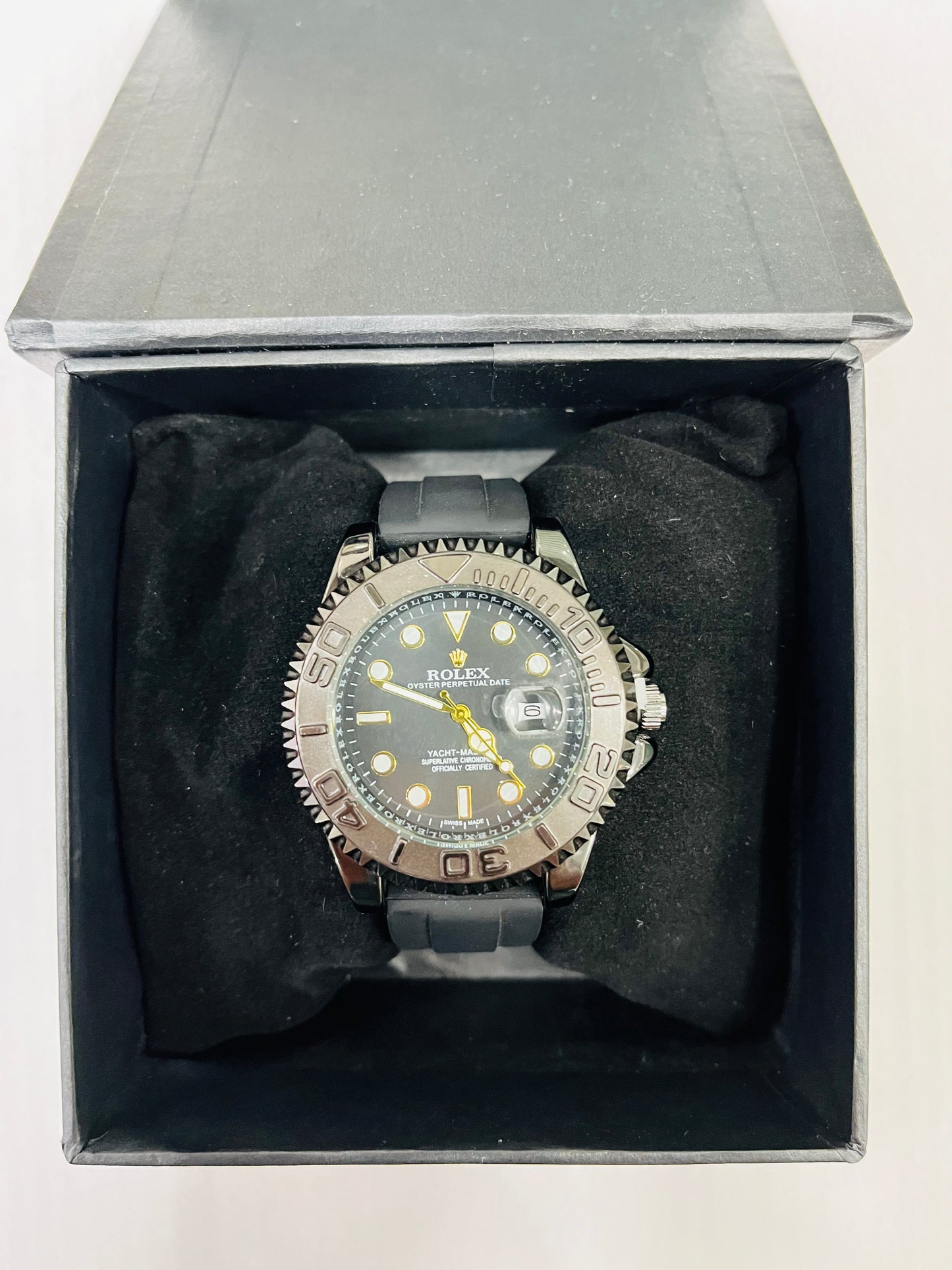 Luxury Black Dial Sports Watch | Men’s Waterproof Analog Wristwatch with Rubber Strap