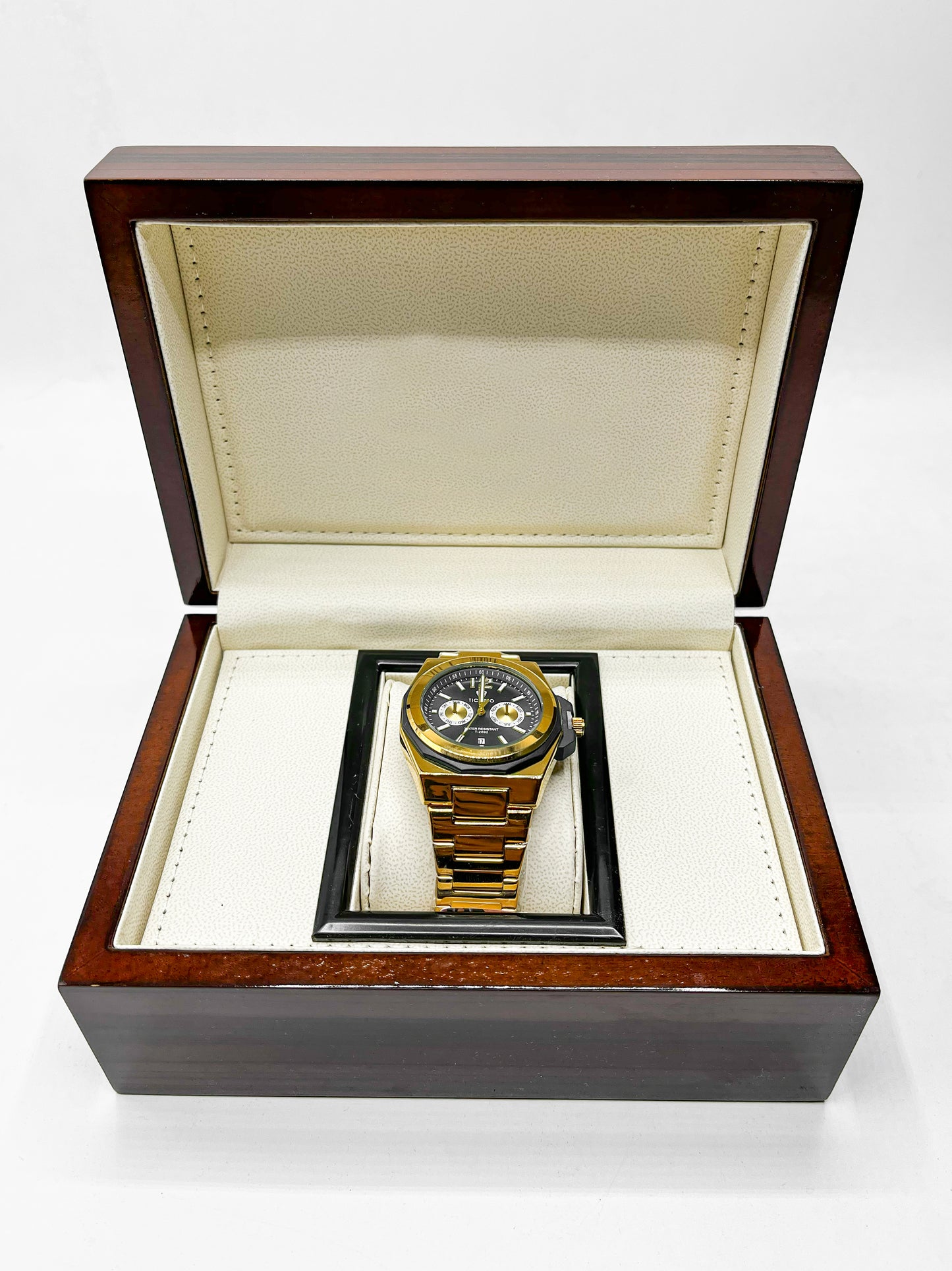 Ticarto Luxury Gold Chronograph Quartz Watch for Men – Stainless Steel Analog Wristwatch with Calendar & Dual Sub-Dials