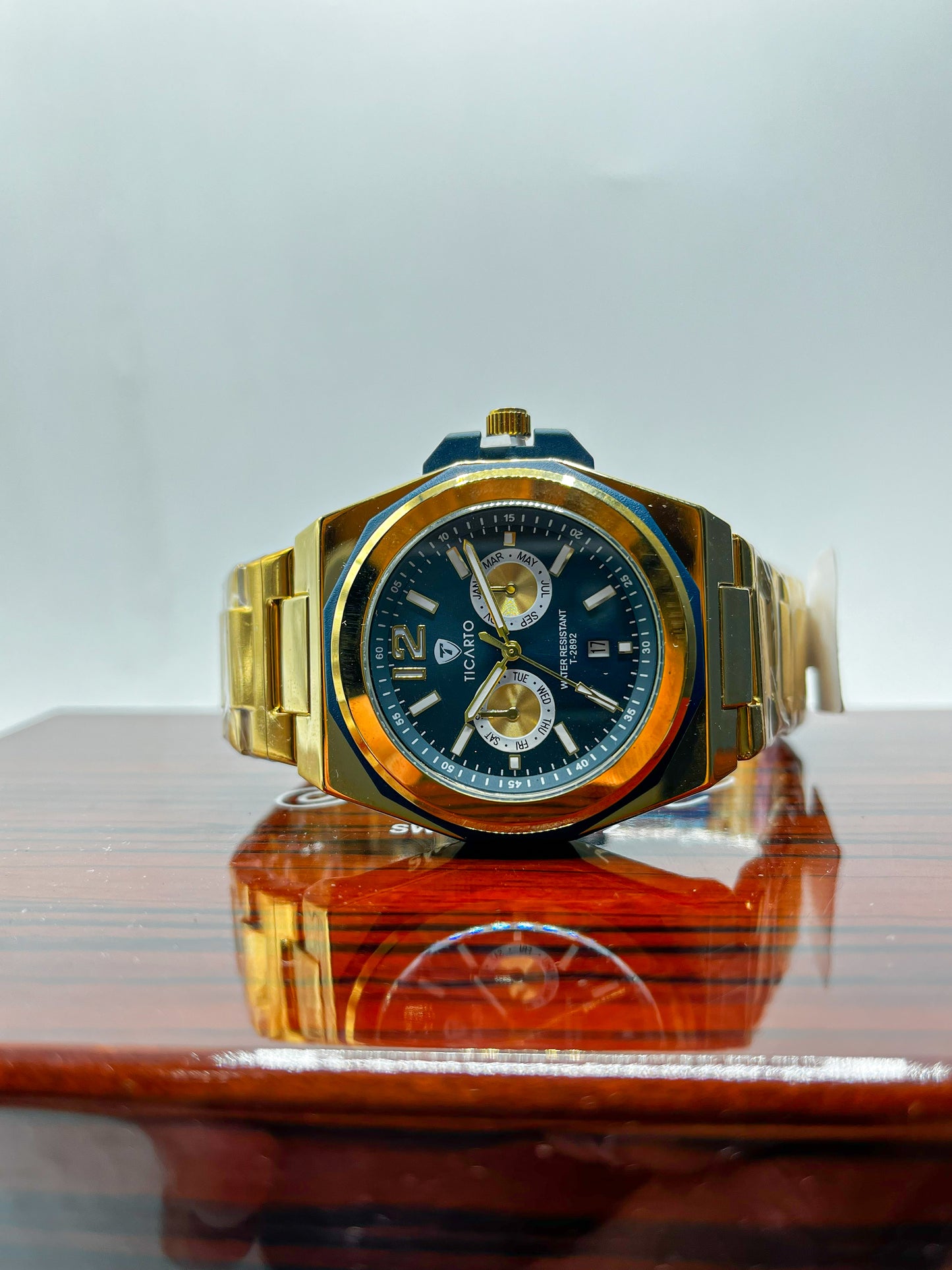 Ticarto Luxury Gold Chronograph Quartz Watch for Men – Stainless Steel Analog Wristwatch with Calendar & Dual Sub-Dials