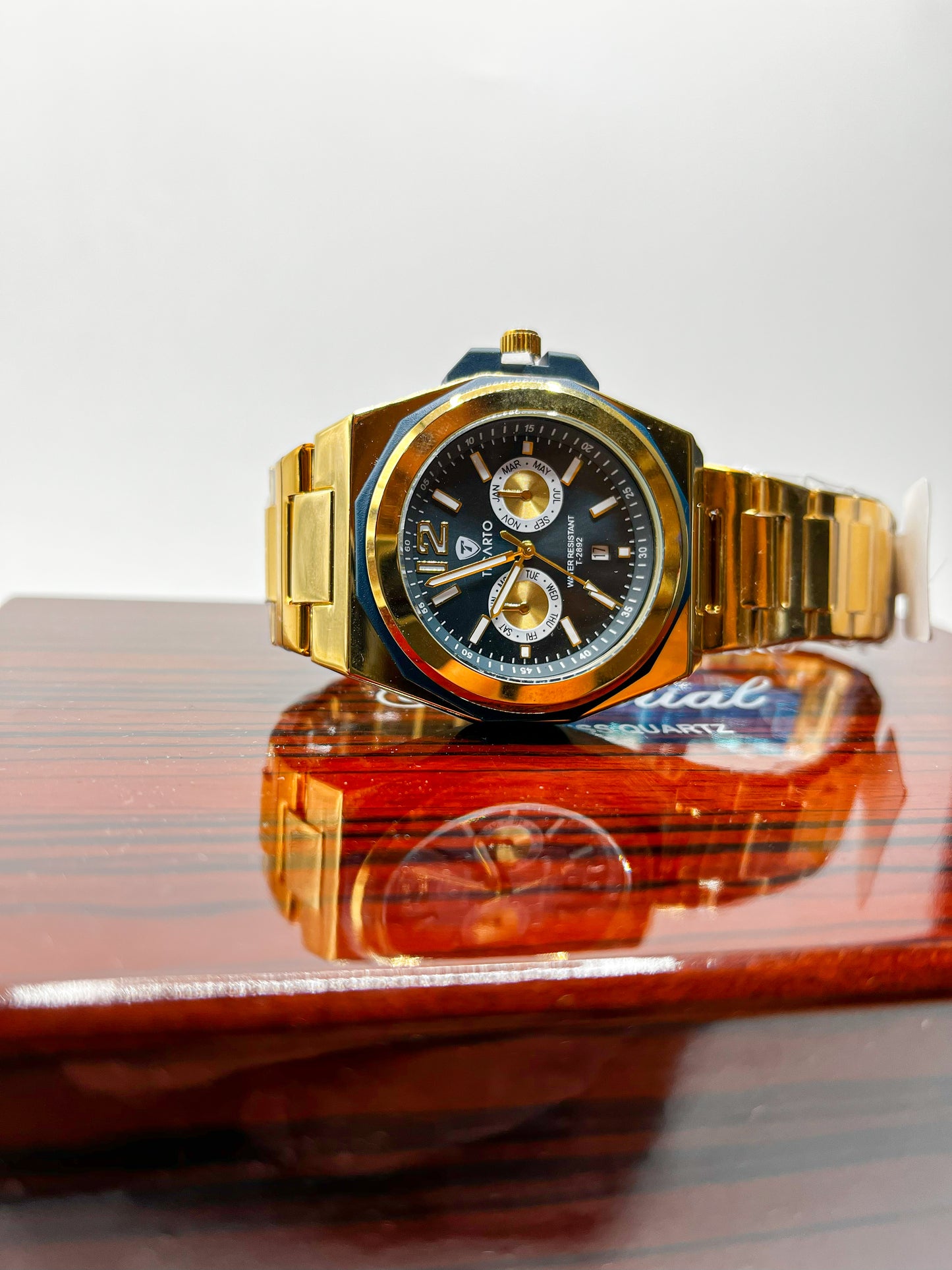 Ticarto Luxury Gold Chronograph Quartz Watch for Men – Stainless Steel Analog Wristwatch with Calendar & Dual Sub-Dials