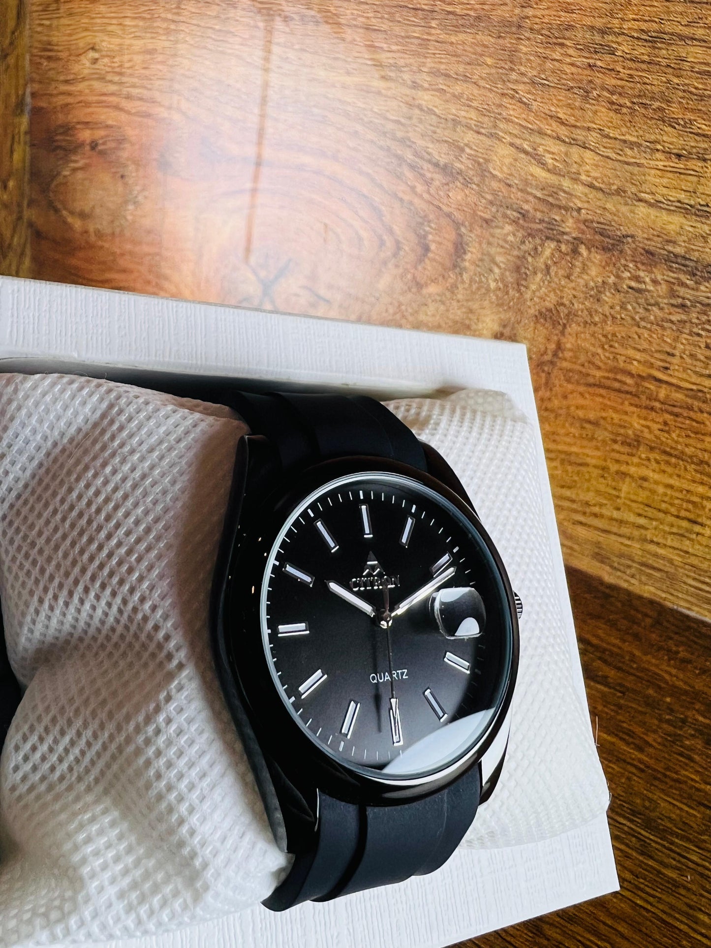 All Black Minimalist Quartz Men’s Watch – Sleek & Modern Rubber Strap Design | ShahzadaWatches.pk