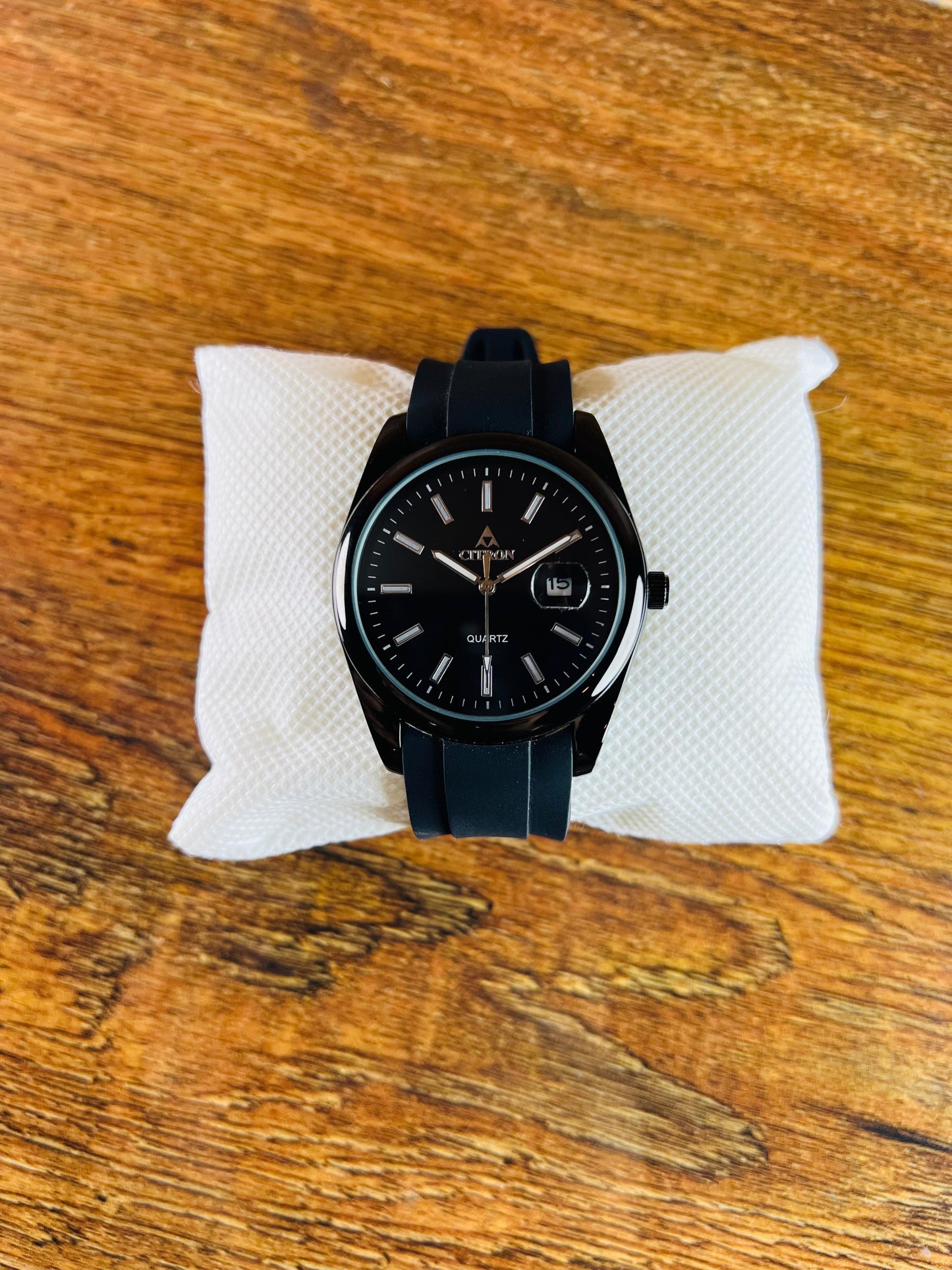 All Black Minimalist Quartz Men’s Watch – Sleek & Modern Rubber Strap Design | ShahzadaWatches.pk