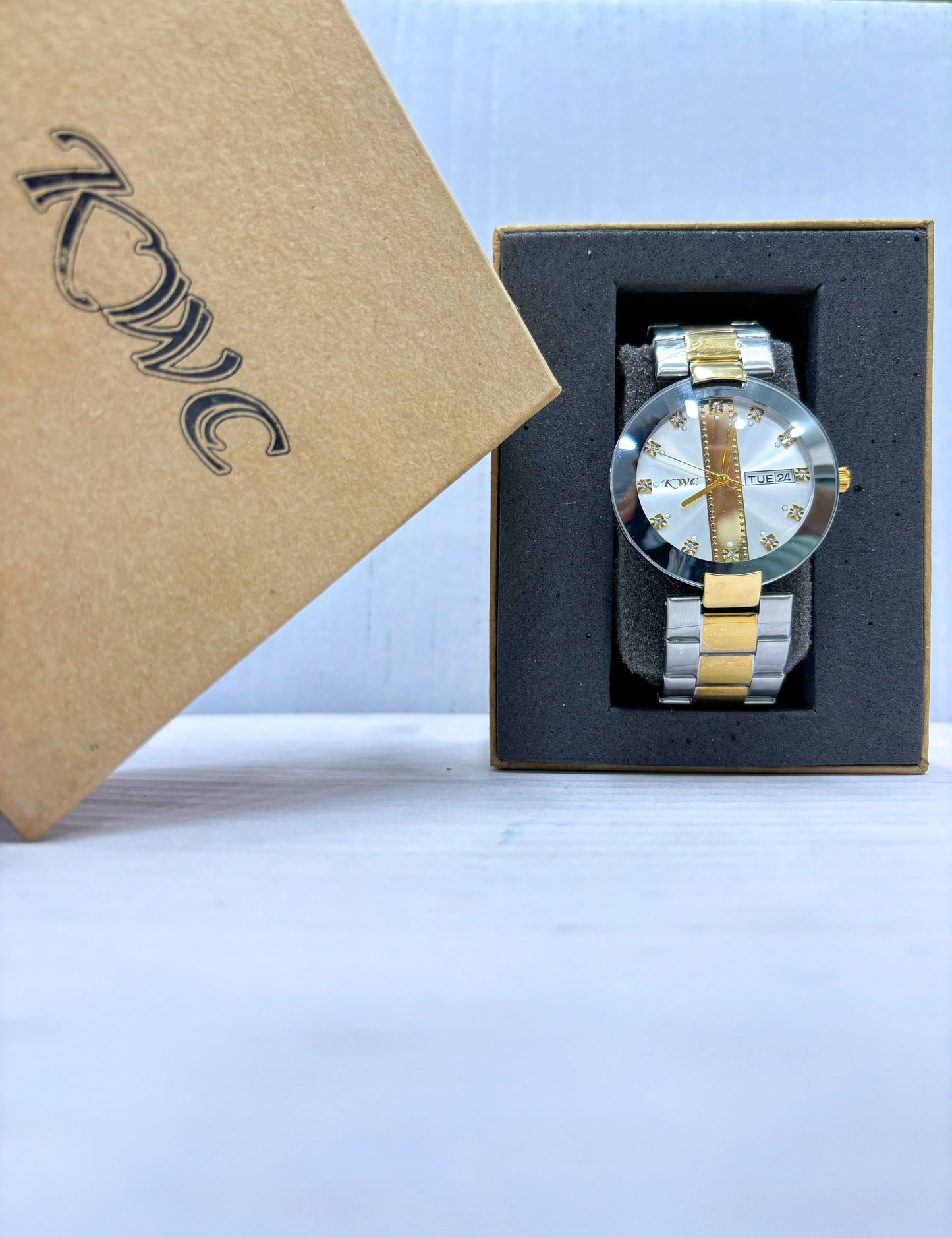 Men’s Luxury Gold & Silver Stainless Steel Analog Quartz Watch with Day & Date Display