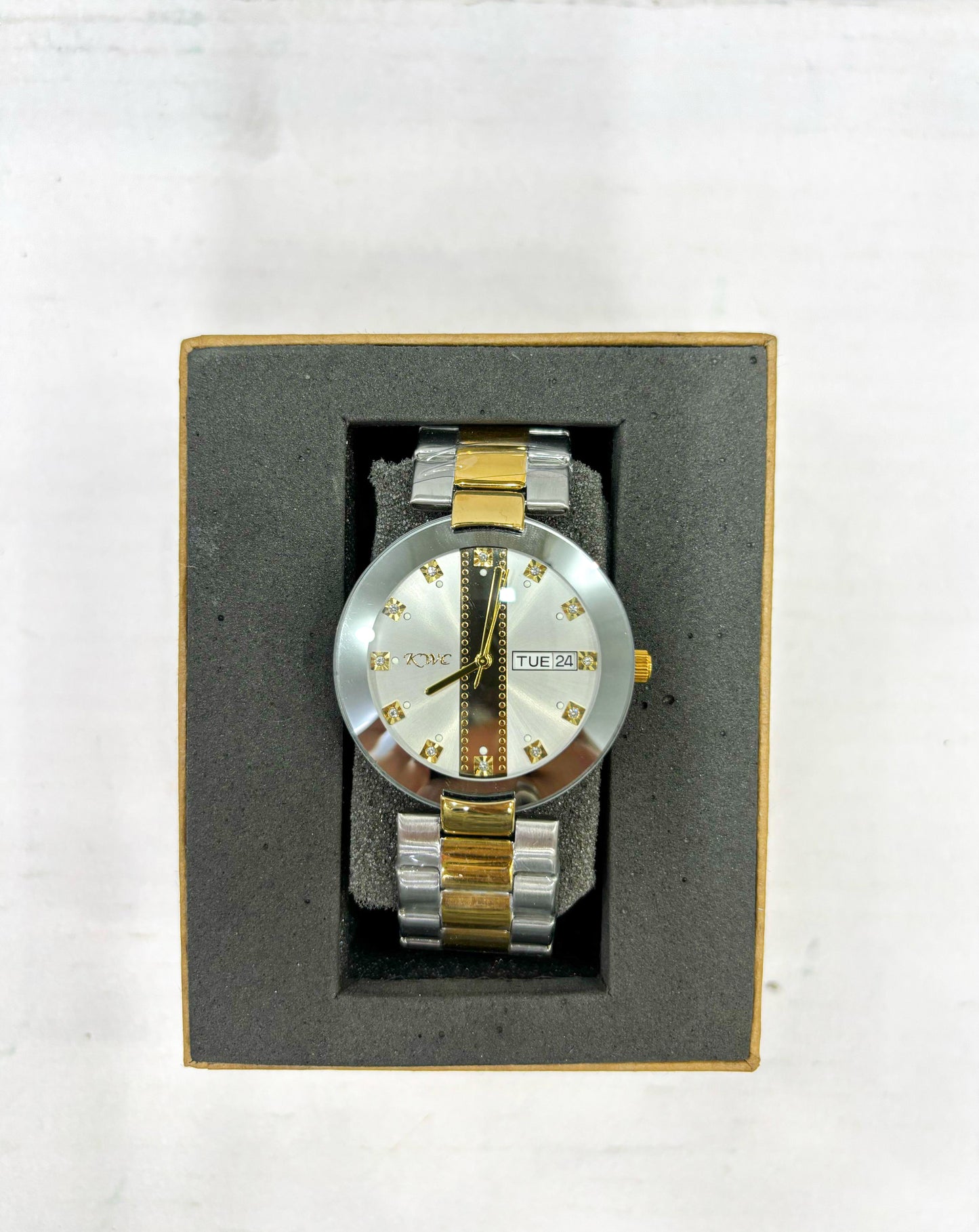 Men’s Luxury Gold & Silver Stainless Steel Analog Quartz Watch with Day & Date Display