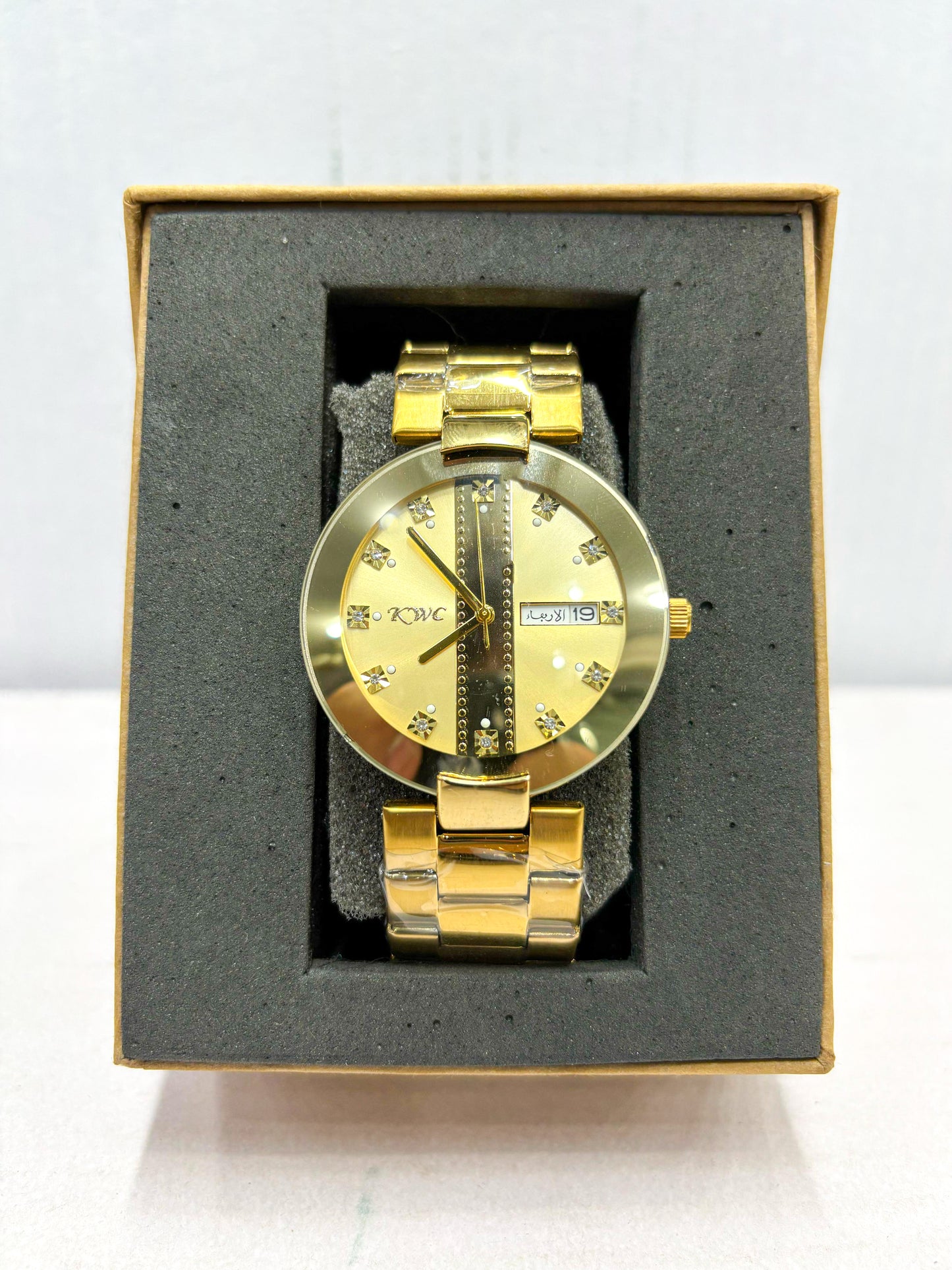 Men’s Luxury Gold & Silver Stainless Steel Analog Quartz Watch with Day & Date Display