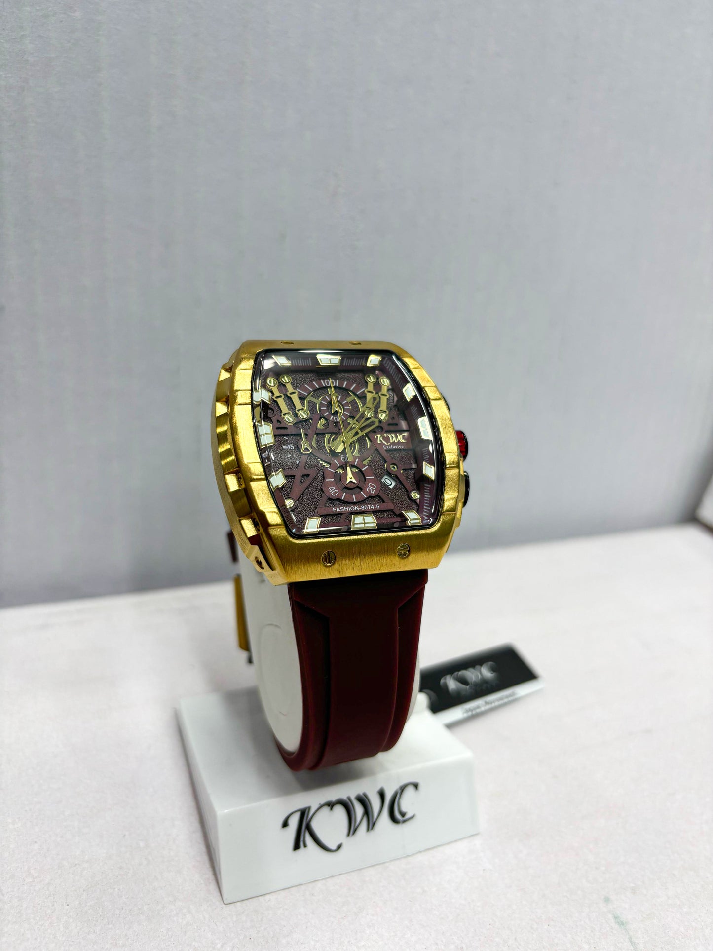 Luxury Gold-Tone Sporty Quartz Watch in Four Premium Colors – Men’s Premium Timepiece